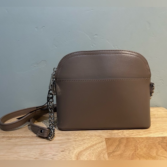 STEVE MADDEN Mushroom Dome Crossbody. Steve Madden Tan BMAGG-EE - Picture 7 of 8